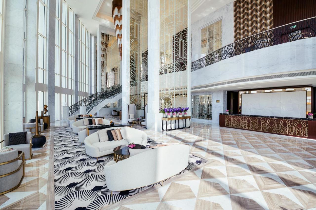 Wyndham Grand Doha West Bay Beach Exterior foto The lobby of the hotel