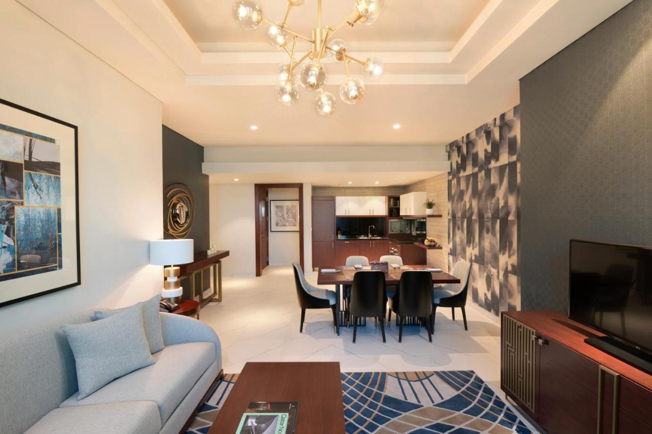 Wyndham Grand Doha West Bay Beach Exterior foto A living room at the hotel