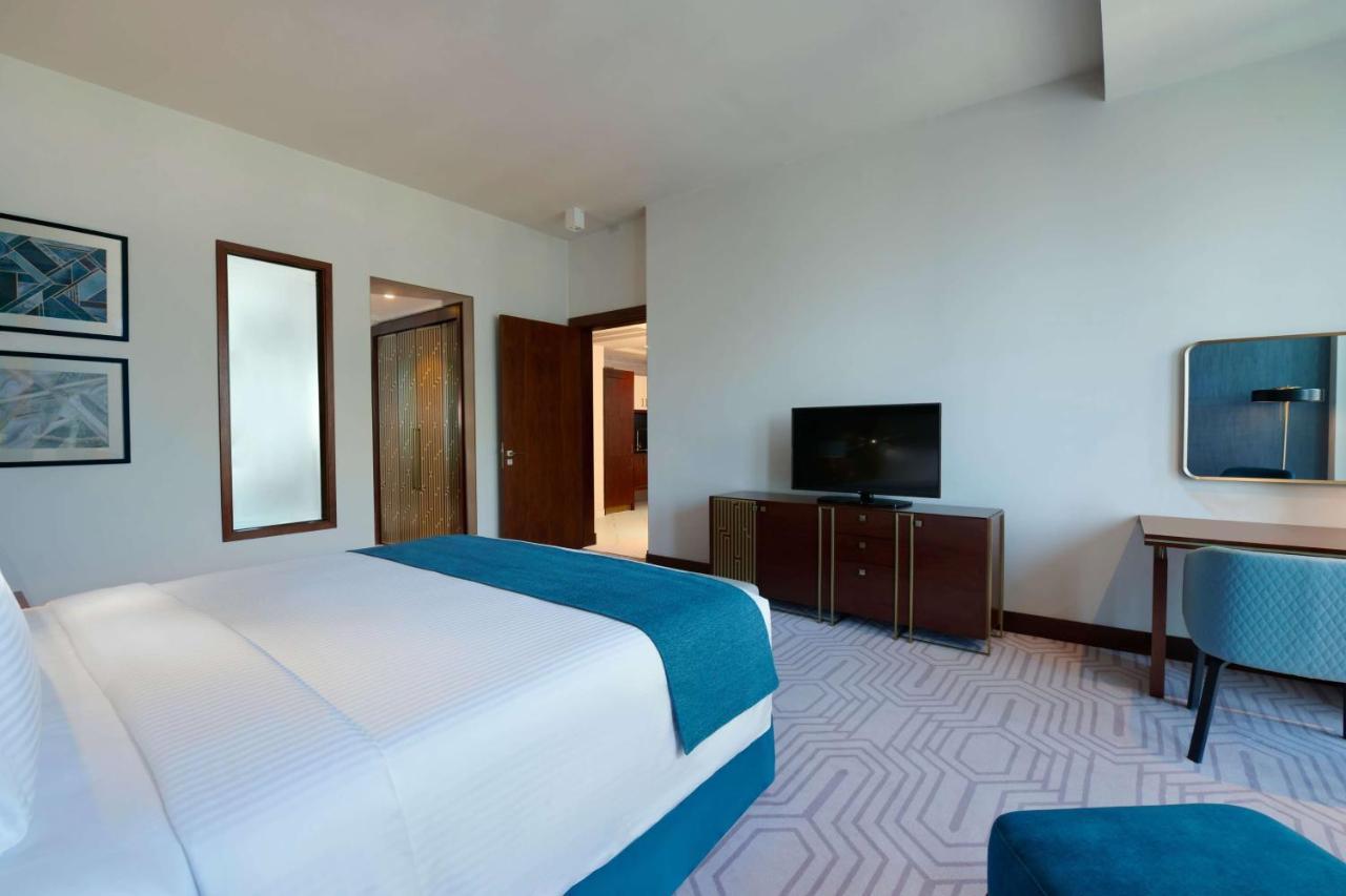 Wyndham Grand Doha West Bay Beach Exterior foto A bedroom at the hotel